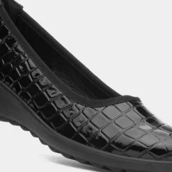Cushion Walk Chicago Womens Black Wedge Shoe