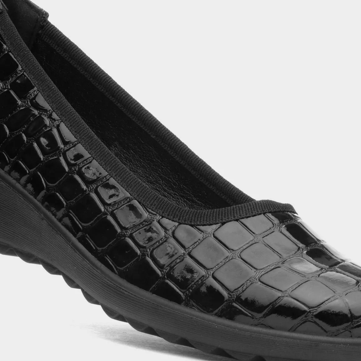 Cushion Walk Chicago Womens Black Wedge Shoe