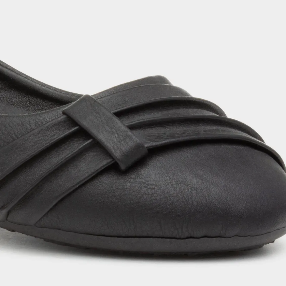 Lilley Gina Womens Black Front Pleated Ballerina