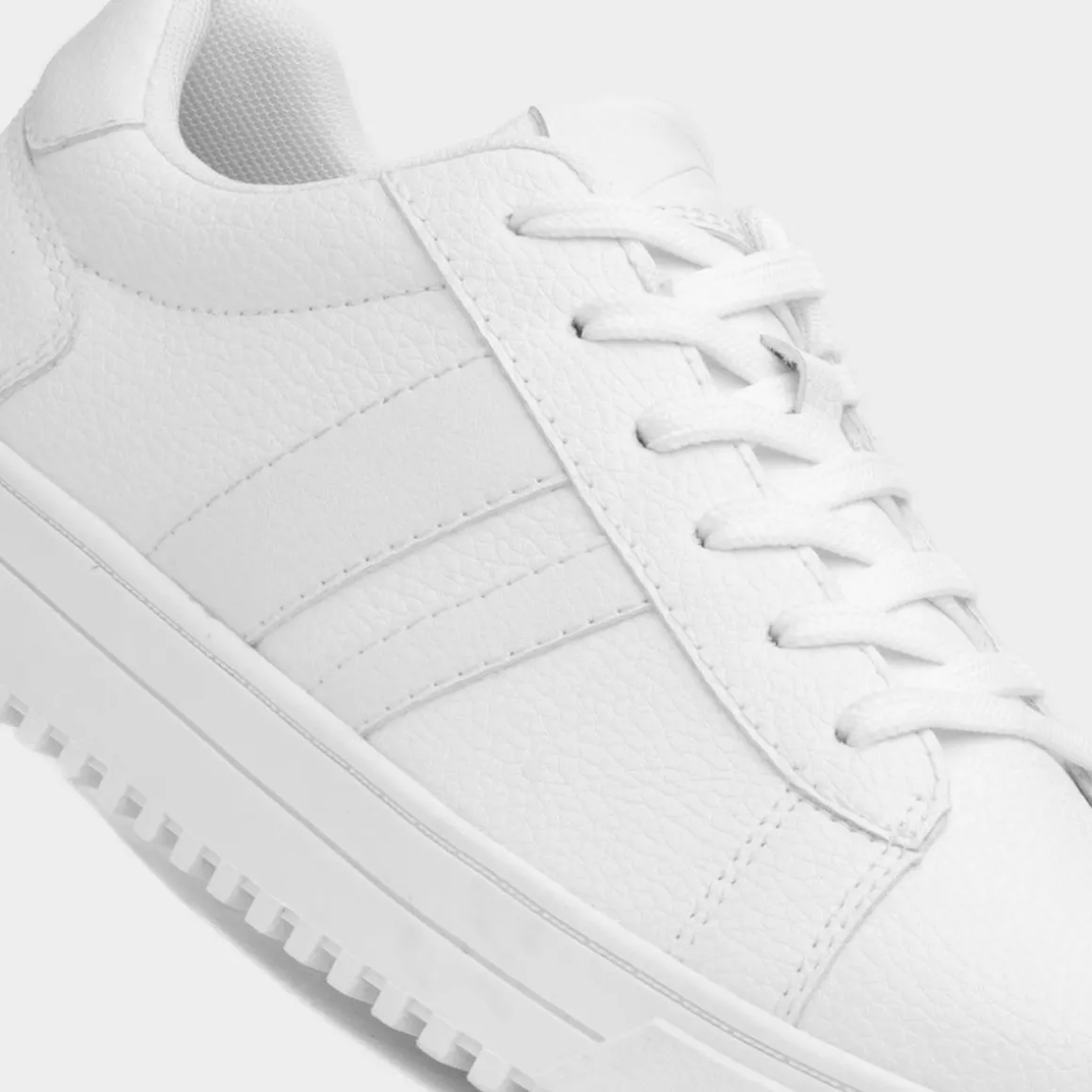 Osaga Maguire Mens White Lace Up Trainer