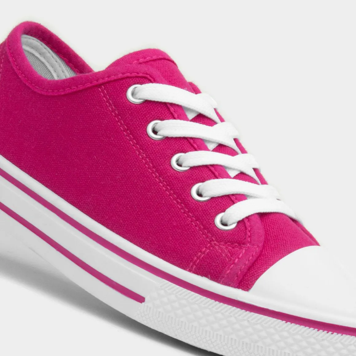 Red Fish Meru Womens Fuchsia Canvas Shoe