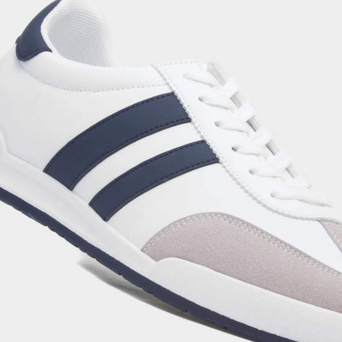 XL Wootton Mens White Lace Up Trainer